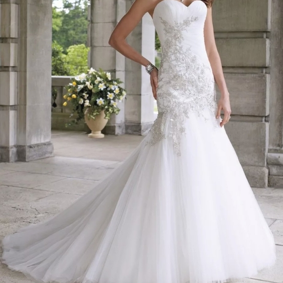 David Tutera Mermaid Style Wedding Gown - Picture 2 of 4
